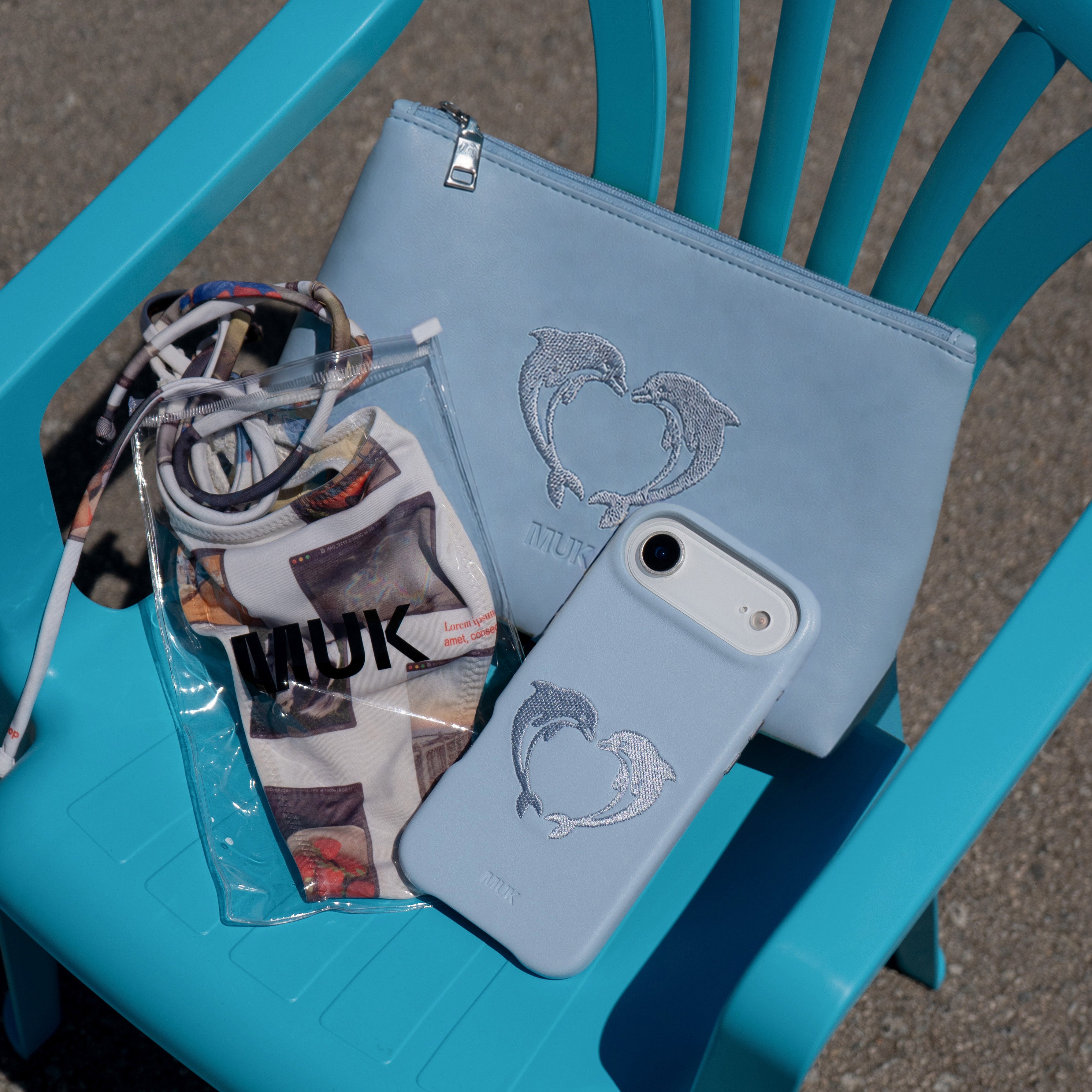 Pack: Dolphin Case + Cosmetic Bag Dolphin