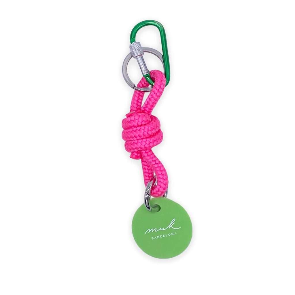  Keychain with pink pendant.
