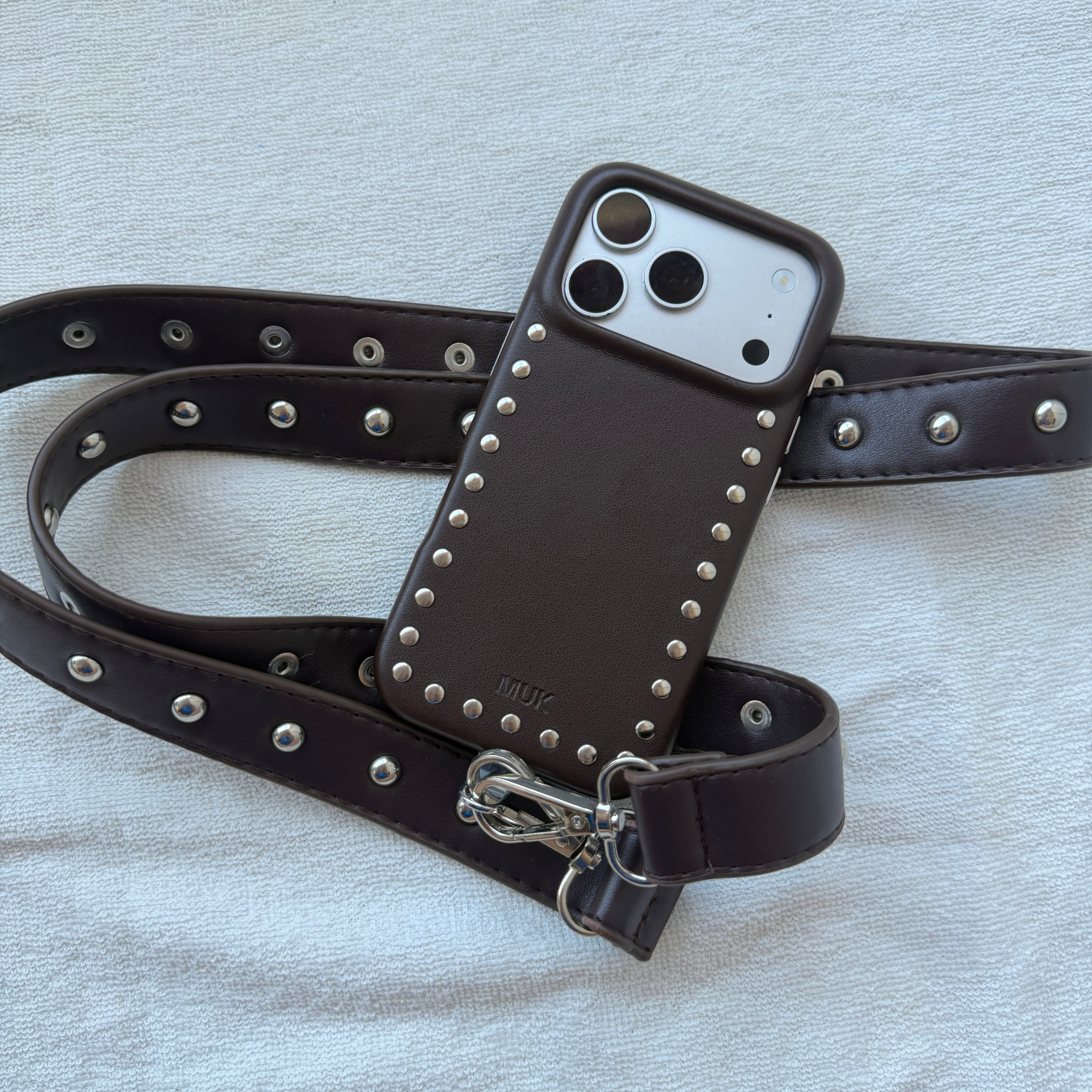 Pack: Brown Studs Case + Cuerda Piel Tachas