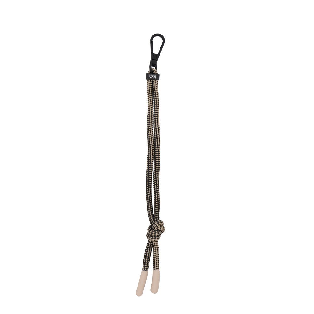 Cuerda Universal de puntitos de color beige y negro con nudo en el extremo. Compatible con todos los modelos de móvil.





























