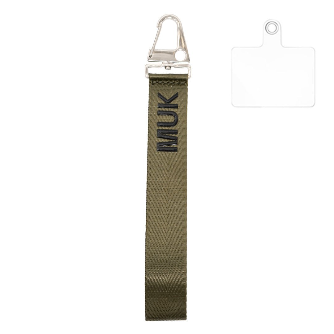 Cuerda universal corta de color verde con logo MUK en negro.
 
*Adaptador universal incluido
