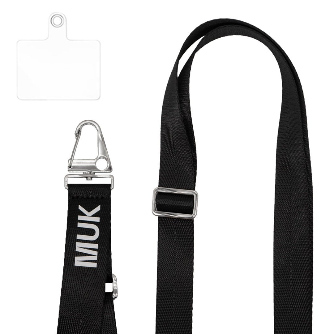 Cuerda universal larga de color negro ajustable con logo MUK en negro.
 
*Adaptador universal incluido
