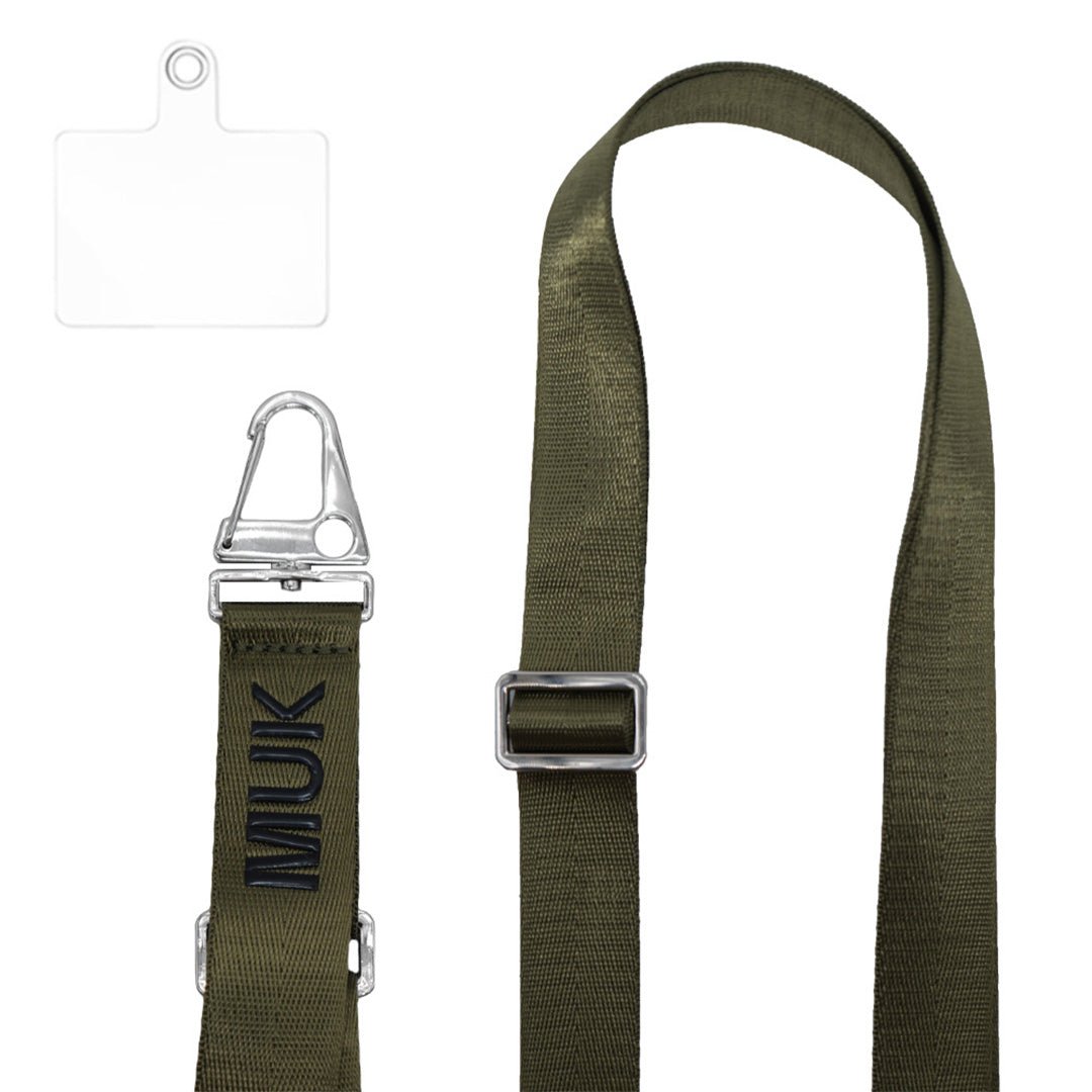 Cuerda universal larga de color verde ajustable con logo MUK en negro.
 
*Adaptador universal incluido
