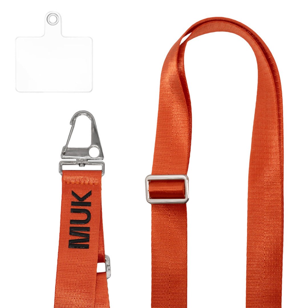 Cuerda universal larga de color naranja ajustable con logo MUK en negro.
 
*Adaptador universal incluido
