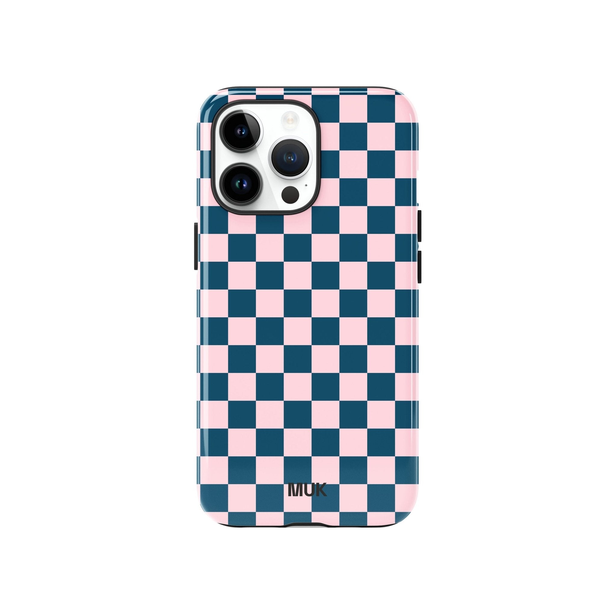 Funda de Móvil Sublimación de Doble Capa con MagSafe y Estampado Chess Pink Blue
Protección, funcionalidad y estilo; esta funda de móvil ofrece una defensa integral sin renunciar al diseño. 
La funda cuenta con doble capa de protección:
Capa interior de silicona flexible que absorbe impactos y se adapta perfectamente al contorno del móvil, integrando un imán compatible con MagSafe ( a partir del iPhone 12) que permite una carga inalámbrica rápida y segura, sin necesidad de retirar la funda.
Capa exterior rígida de policarbonato, diseñada para ofrecer resistencia adicional frente a caídas, arañazos y el desgaste diario.
Gracias a su diseño ergonómico, la funda se adapta cómodamente a tu mano y permite un acceso fácil a todos los botones y puertos. Es la combinación ideal entre seguridad, funcionalidad y diseño original.
