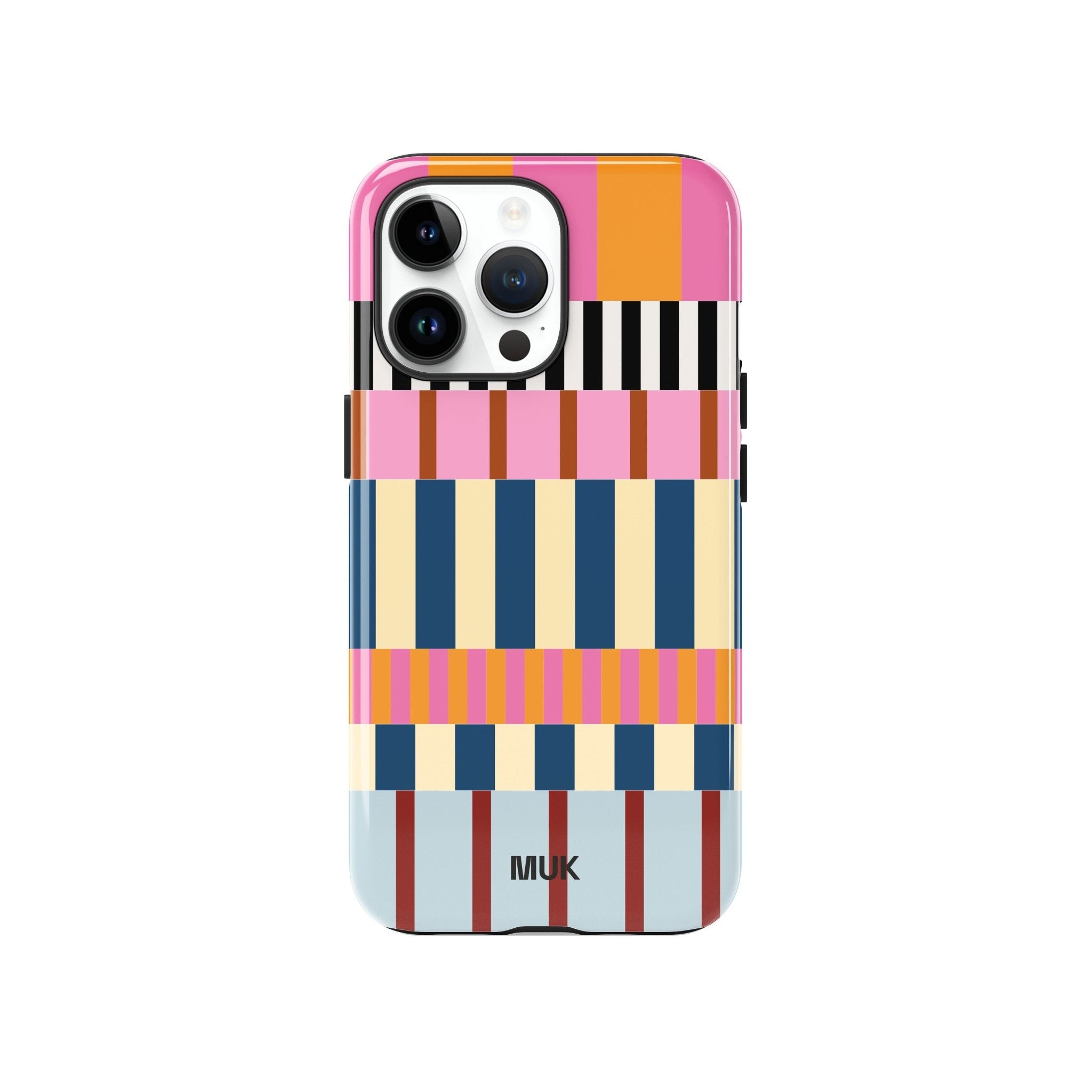 Funda de Móvil Sublimación de Doble Capa con MagSafe y Estampado Multy Domino
Protección, funcionalidad y estilo; esta funda de móvil ofrece una defensa integral sin renunciar al diseño. 
La funda cuenta con doble capa de protección:
Capa interior de silicona flexible que absorbe impactos y se adapta perfectamente al contorno del móvil, integrando un imán compatible con MagSafe ( a partir del iPhone 12) que permite una carga inalámbrica rápida y segura, sin necesidad de retirar la funda.
Capa exterior rígida de policarbonato, diseñada para ofrecer resistencia adicional frente a caídas, arañazos y el desgaste diario.
Gracias a su diseño ergonómico, la funda se adapta cómodamente a tu mano y permite un acceso fácil a todos los botones y puertos. Es la combinación ideal entre seguridad, funcionalidad y diseño original.
