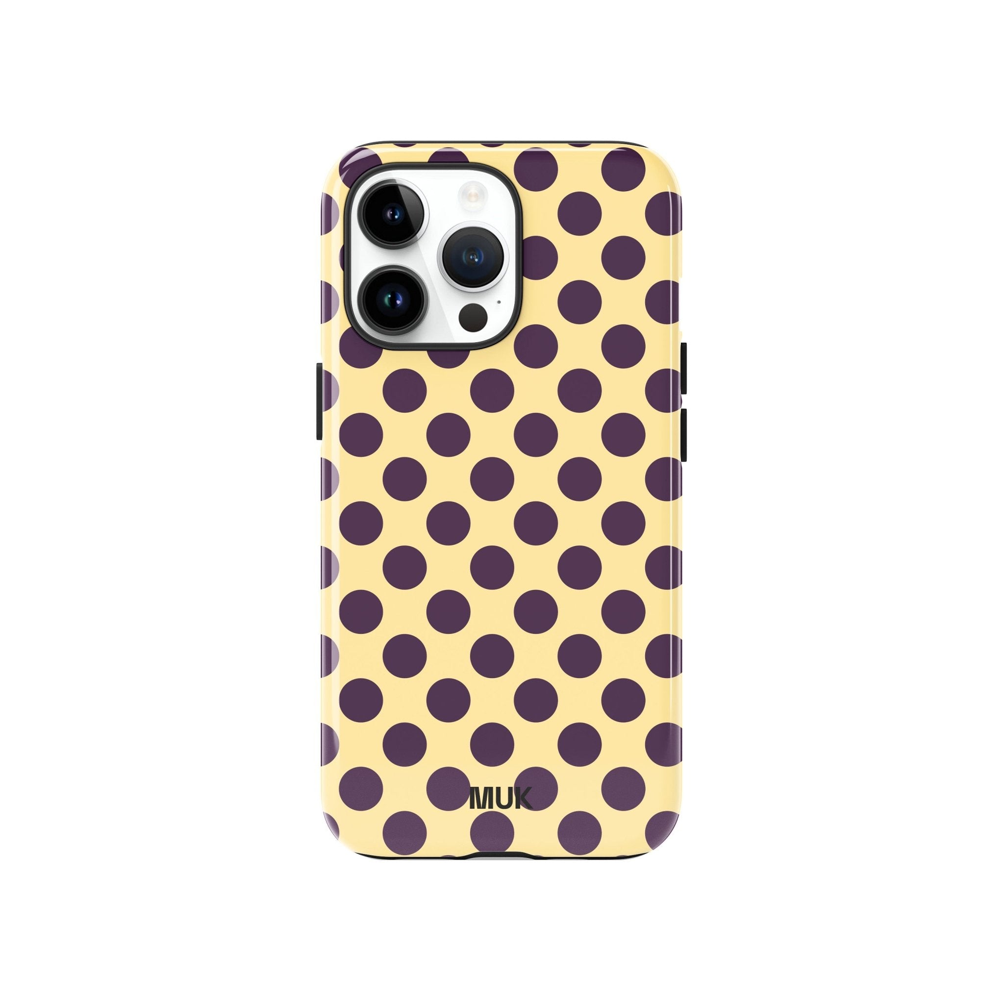 Funda de Móvil Sublimación de Doble Capa con MagSafe y Estampado de Topos en color amarillo
Protección, funcionalidad y estilo; esta funda de móvil ofrece una defensa integral sin renunciar al diseño. 
La funda cuenta con doble capa de protección:
Capa interior de silicona flexible que absorbe impactos y se adapta perfectamente al contorno del móvil, integrando un imán compatible con MagSafe ( a partir del iPhone 12) que permite una carga inalámbrica rápida y segura, sin necesidad de retirar la funda.
Capa exterior rígida de policarbonato, diseñada para ofrecer resistencia adicional frente a caídas, arañazos y el desgaste diario.
Gracias a su diseño ergonómico, la funda se adapta cómodamente a tu mano y permite un acceso fácil a todos los botones y puertos. Es la combinación ideal entre seguridad, funcionalidad y diseño original.

