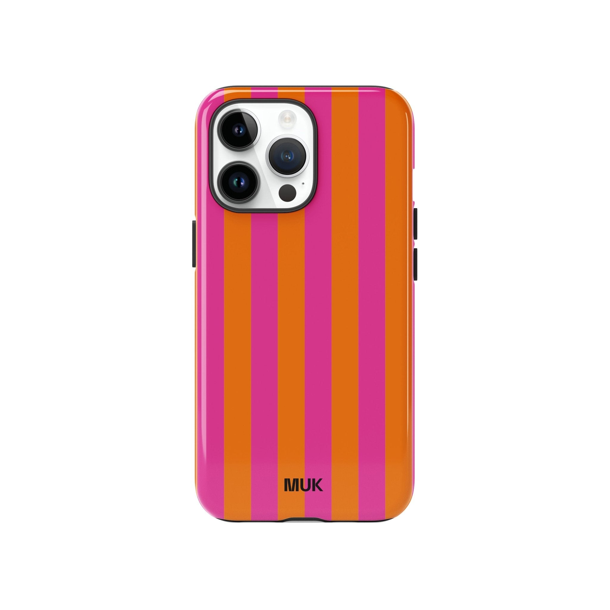 Funda de Móvil Sublimación de Doble Capa con MagSafe y Estampado Stripes Pink Orange 
Protección, funcionalidad y estilo; esta funda de móvil ofrece una defensa integral sin renunciar al diseño. 
La funda cuenta con doble capa de protección:
Capa interior de silicona flexible que absorbe impactos y se adapta perfectamente al contorno del móvil, integrando un imán compatible con MagSafe ( a partir del iPhone 12) que permite una carga inalámbrica rápida y segura, sin necesidad de retirar la funda.
Capa exterior rígida de policarbonato, diseñada para ofrecer resistencia adicional frente a caídas, arañazos y el desgaste diario.
Gracias a su diseño ergonómico, la funda se adapta cómodamente a tu mano y permite un acceso fácil a todos los botones y puertos. Es la combinación ideal entre seguridad, funcionalidad y diseño original.
