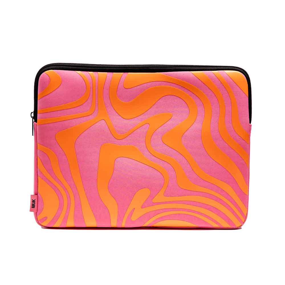 Pink neoprene laptop sleeve with orange effect. Lined interior. Zip closure and interior pocket for charger or essentials.
 Compatible with 13.5 inch laptops. 
 Measurements: 32.5x25x2.5cm
