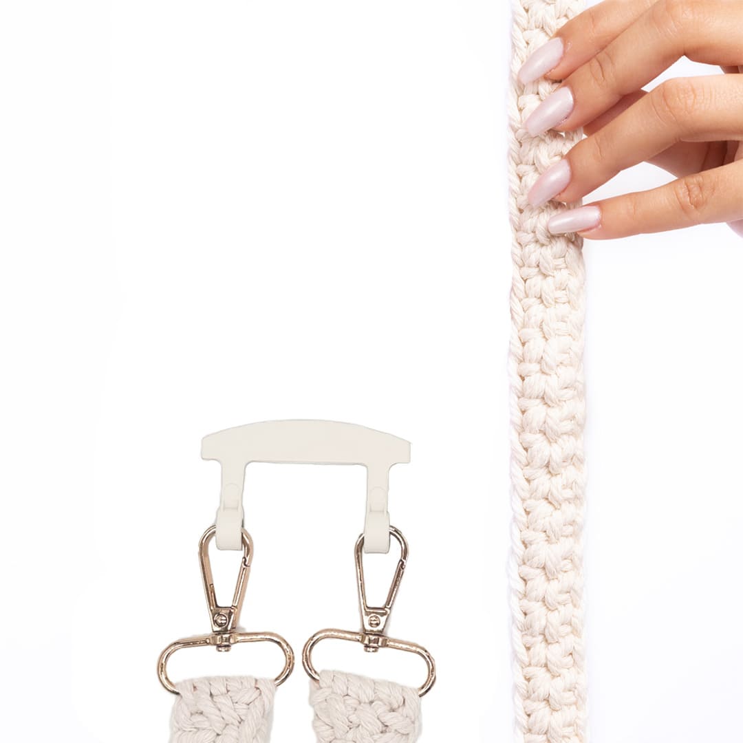  Handmade beige crochet phone strap. It is compatible with any case model, you just have to choose the appropriate adapter.

 In the case of selecting the universal adapter (ring and plastic adapter included) 























 In the case of selecting a Muklace adapter (TPU piece in the color of the selected Muklace case) 



































