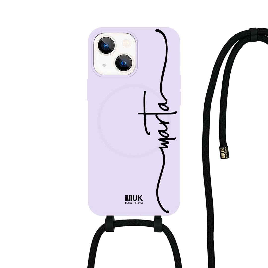 Funda de móvil compatible con MagSafe personalizada nombre de lado a lado disponible en diferentes colores sobre base de color lila. Fundas de móvil con carga inalámbrica (a partir del iPhone12).
