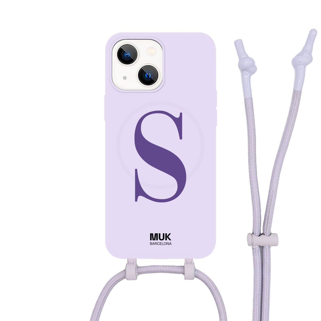 Funda de móvil compatible con MagSafe personalizada con inicial en letra mayúscula disponible en diferentes colores sobre base de color lila. Fundas de móvil con carga inalámbrica (a partir del iPhone12). 
